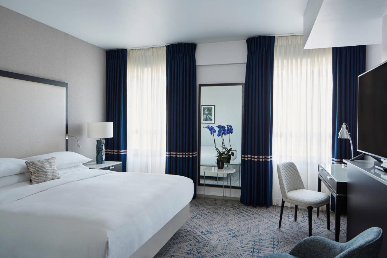 Chambre Lit King-Size Supérieure - Vue sur Place