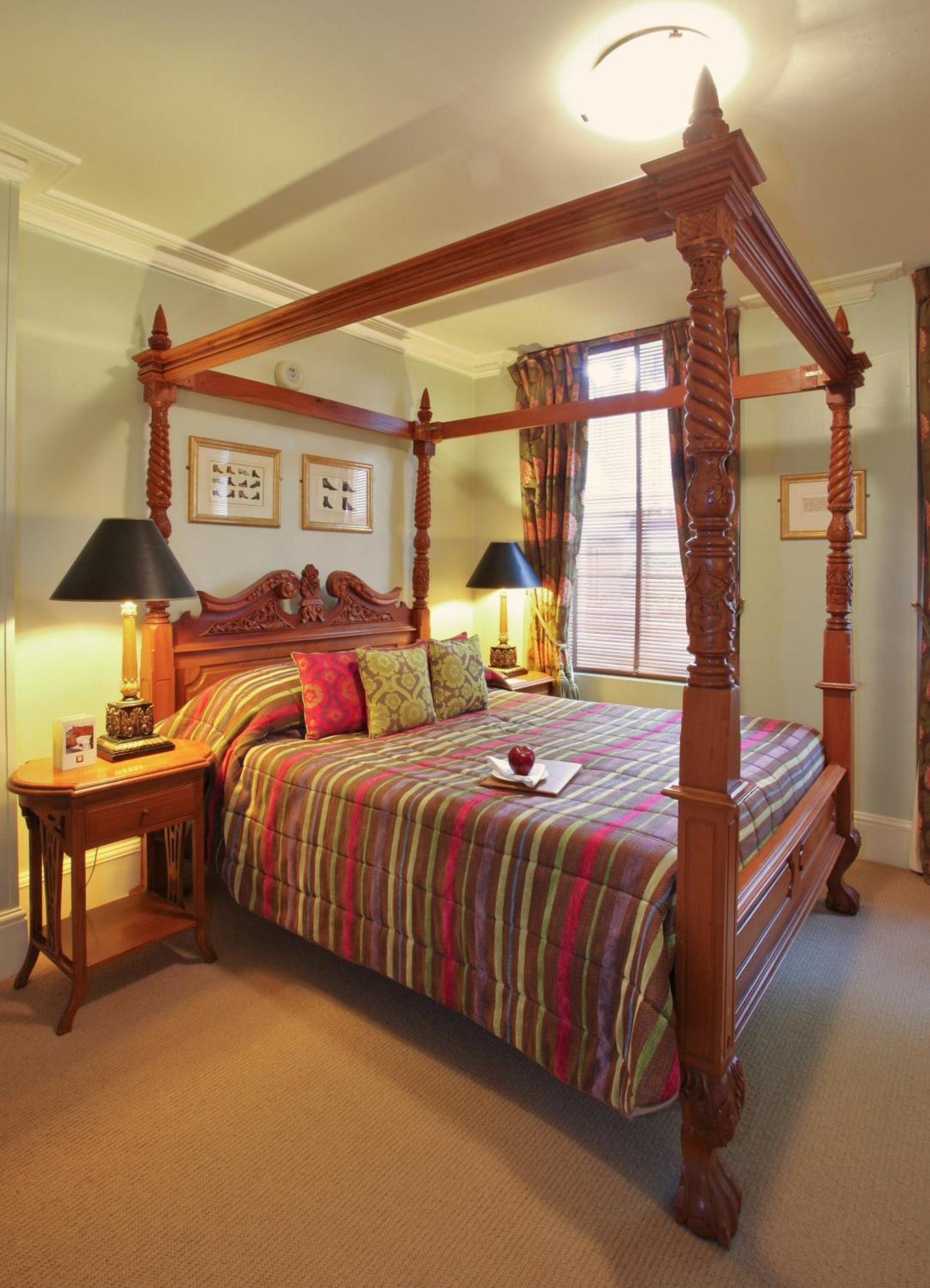 Chambre De Luxe Lit à Baldaquin