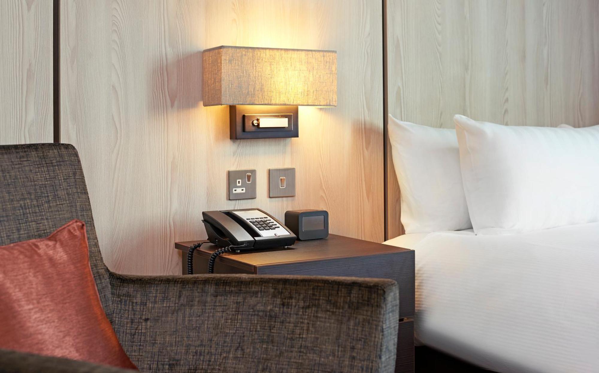 Chambre Lit Queen-Size - pour Personnes à Mobilité Réduite